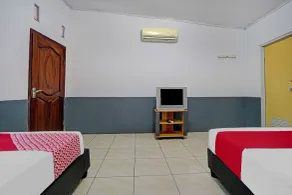 OYO 90405 Penginapan Sasti KuninganNearTaman Cirendang - Room