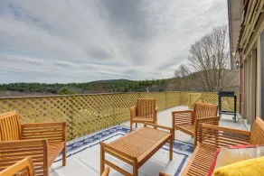 Deck, Mountain Views: Colorful Retreat in Vernon! - Interiør