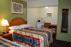 Lincoln Motel - Room