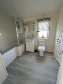 Coastal Comfort Relaxing 3-Bed Holiday Home at Marlie Holiday Park - Bathroom