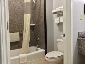 Days Inn by Wyndham McAllen - Salle de bain