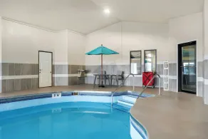 Red Roof Inn & Suites Tomah - Pool