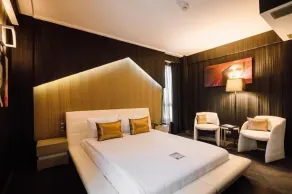 Plaza V Executive Hotel - Room