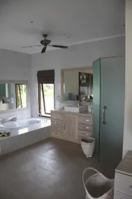 The Beach Front Villas - North Bali - Bathroom