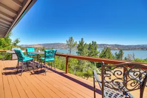 Idyllic Kelseyville Home w/ 2 Decks + Views! - Innvendig