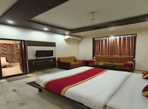 Hotel Ambaji International - Chambre