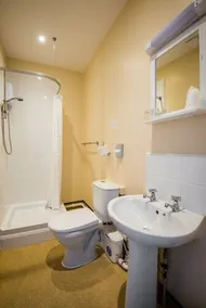 The Longboat Inn - Bathroom