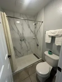 Key West Inn - Clanton - Badrum