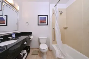 Best Western Plus Hotel at the Convention Center - Salle de bain