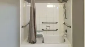 Studio 6-Houston, TX - Hobby South - Bathroom