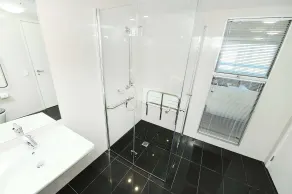 Oaks Gladstone Grand Hotel - Bathroom