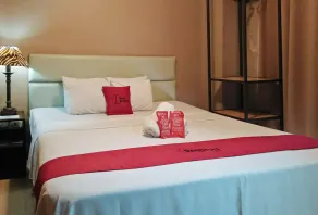 RedDoorz Plus New Era Budget Hotel Mabolo former RedDoorz near Landers Superstore Cebu City - Room