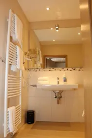 Plumbohms ECHT-HARZ-HOTEL - Bathroom
