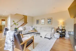 5-min Walk to Lake and Village! Lake Access, Cozy 3bd home - Interiør