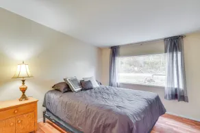 Rustic Retreat w/ Deck: 1 Mi to Table Rock Lake - Innvendig
