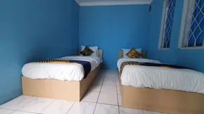 RedDoorz Syariah At Jl Pangeran Hidayatullah Cianjur - Habitación