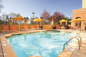 Doubletree Suites by Hilton at The Battery Atlanta - Piscine