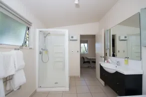 Tasman Holiday Parks - Papamoa Beach - Baño