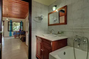Crete holiday rental small village close to beaches -sharing a large pool - Bad