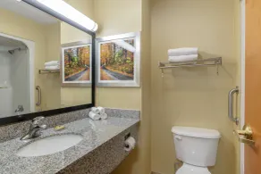 Best Western Plus New England Inn & Suites - Salle de bain