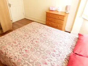 SS Property Hub - Family Apartment Barons Court - Værelse