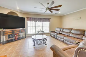 7 Mi to University of Alabama: Family Home w/ Yard - Interior
