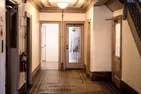Vroom Street apartment - Indgang