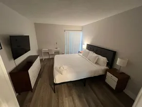 Designer River View Apartments - Habitación