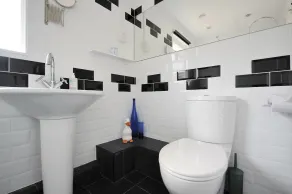 Dolphins Leap - Baño