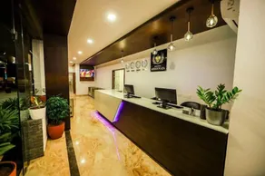 Airport Avenue Plaza - Reception