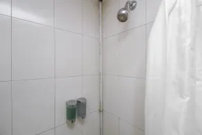 RedDoorz Plus near Galaxy Bekasi - Badeværelse