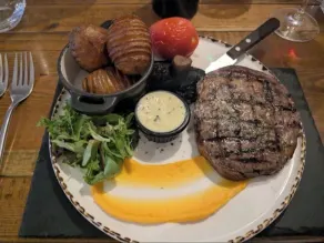 The Wallace Steakhouse with Rooms - Restaurant