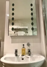 Lucy's Tearoom B&B - Bathroom