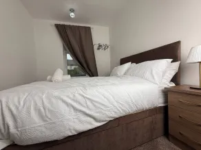 Spacious 3 Bed House Perfect for Contractors & Families with free Wi-fi and Parking - Rom