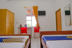 OYO Life 2638 Hotel Raya - Room