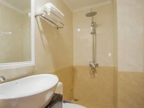 Khách Sạn A83Hotel - Bathroom