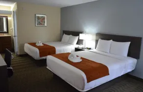 Days Inn & Suites by Wyndham Orlando Airport - Chambre