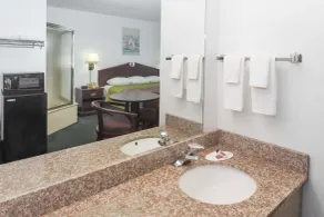 Super 8 by Wyndham Pompano Beach - Badezimmer