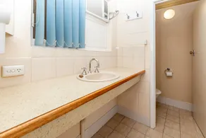 Blue Seas Motel - Bathroom