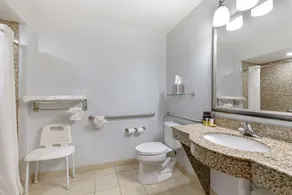 Best Western Plus First Coast Inn and Suites - Bathroom