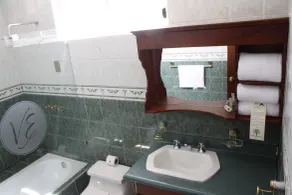 Villa Emilia Hostal - Bathroom