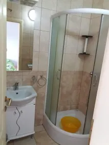 Victory Apartments - Bathroom