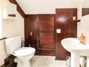 Walnut Tree Cottage - Baño