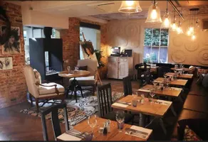 Hand and Spear - Restaurant