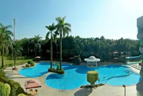 Ramada by Wyndham Pearl Guangzhou - Pool