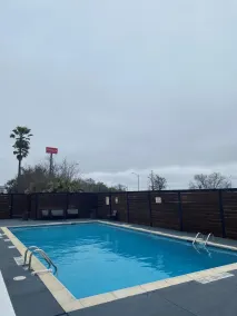 Hotel 10 Extended Stay - Piscina