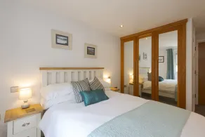 The Beach House & Porth Sands Apartments - Rum