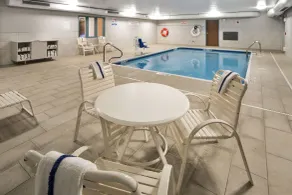 Holiday Inn Express Chicago Northwest-Vernon Hills by IHG - Piscine