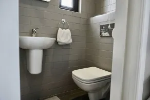 Clonlum Holiday Cottages - Bathroom