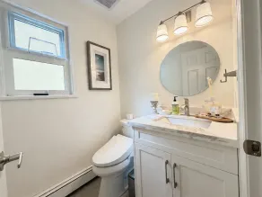 Vancouver Lucy House - Bathroom